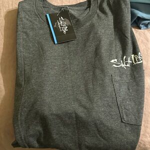 Salt Life Men’s Charcoal Short Sleeve Pocket Tee